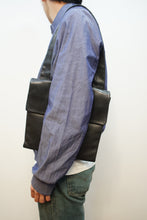 画像をギャラリービューアに読み込む, 00'S "DKNY" VELCRO FLAP LEATHER ONE SHOULDER BAG
