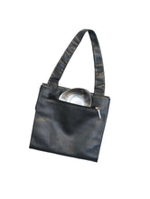 画像をギャラリービューアに読み込む, 00'S "DKNY" VELCRO FLAP LEATHER ONE SHOULDER BAG