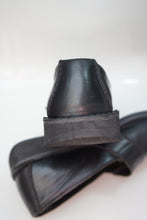 Load image into Gallery viewer, "H2 COMPANY" VELCLO STRAP SQUARE LEATHER SHOES
