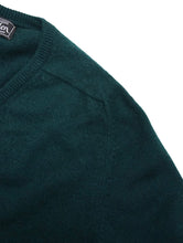 Load image into Gallery viewer, 90&#39;S &quot;SCOTS GLEN&quot; SADDLE SHOULDER CASHMERE V-NECK KNIT  SWEATER
