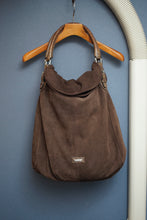 画像をギャラリービューアに読み込む, "MAX MARA" EMBOSSED HANDLE SUEDE ONE SHOULDER BAG
