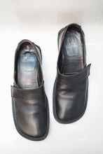 Load image into Gallery viewer, "H2 COMPANY" VELCLO STRAP SQUARE LEATHER SHOES
