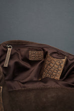 画像をギャラリービューアに読み込む, "MAX MARA" EMBOSSED HANDLE SUEDE ONE SHOULDER BAG
