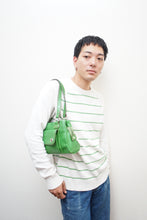 画像をギャラリービューアに読み込む, 00&#39;S &quot;BARNEYS NEWYORK&quot; GREEN LEATHER ONE SHOULDER BAG
