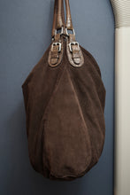 画像をギャラリービューアに読み込む, "MAX MARA" EMBOSSED HANDLE SUEDE ONE SHOULDER BAG
