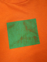 Load image into Gallery viewer, 80&#39;S GREEN SQUARE PRINT TEE
