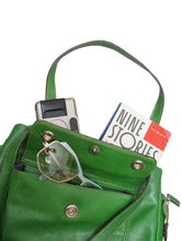 Load image into Gallery viewer, 00&#39;S &quot;BARNEYS NEWYORK&quot; GREEN LEATHER ONE SHOULDER BAG
