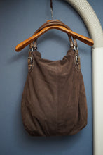 画像をギャラリービューアに読み込む, "MAX MARA" EMBOSSED HANDLE SUEDE ONE SHOULDER BAG
