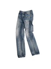 Load image into Gallery viewer, 00&#39;S &quot;LEVI&#39;S&quot; SLIMFIT DISTRESSED DENIM
