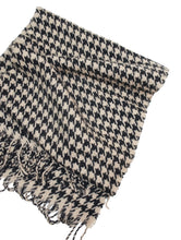 Load image into Gallery viewer, 90&#39;S &quot;GIORGIO ARMANI&quot; HOUNDSTOOTH WOOL SCARF
