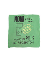 画像をギャラリービューアに読み込む, 00&#39;S HANGOVER PILLS ADVERTISING  L/S TEE
