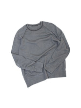 Load image into Gallery viewer, 90&#39;S &quot;HILTON by VESTIMENTA&quot; MERINO WOOL CREW NECK KNIT SWEATER
