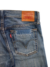 Load image into Gallery viewer, 00&#39;S &quot;LEVI&#39;S&quot; SLIMFIT DISTRESSED DENIM
