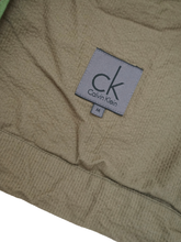 Load image into Gallery viewer, 00&#39;S &quot;CALVIN KLEIN&quot; S/S SEERSUCKER ZIP-UP TOP
