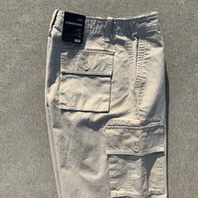 Load image into Gallery viewer, DEADSTOCK &quot;GAP&quot; COTTON CARGO PANTS
