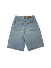 Load image into Gallery viewer, 90&#39;S &quot;TIMBERLAND&quot; DENIM BAGGY SHORTS
