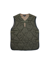 Load image into Gallery viewer, &quot;GUESS&quot; SIDE BELTED QUILTING VEST
