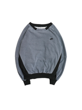 Load image into Gallery viewer, 90&#39;S &quot;NIKE FORCE&quot; MOSS STITCH SWEATSHIRT
