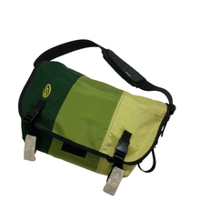 Load image into Gallery viewer, &quot;TIMBUK2&quot; CLASSIC MESSENGER
