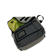 Load image into Gallery viewer, &quot;TIMBUK2&quot; CLASSIC MESSENGER
